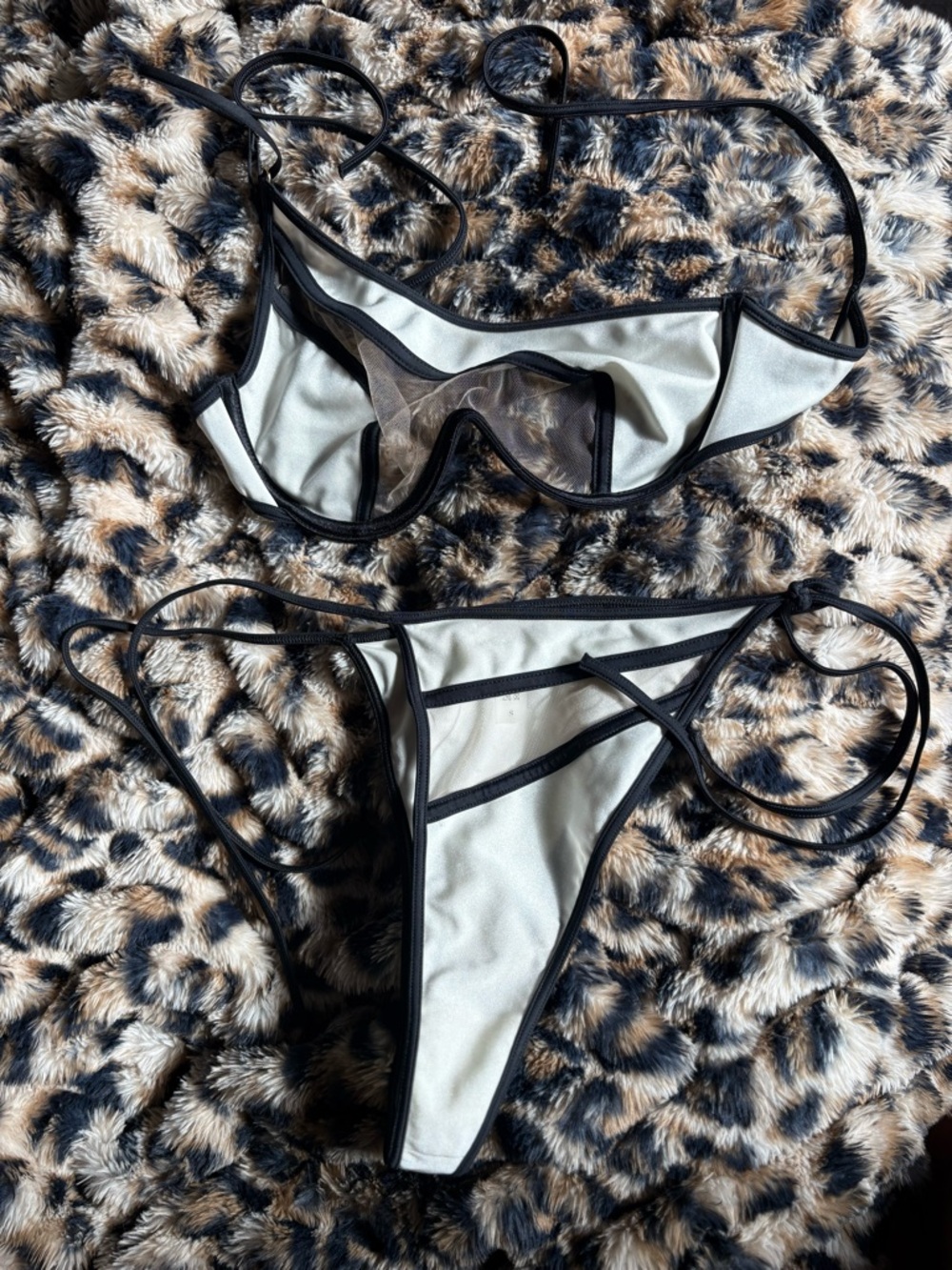 God Save Queens one- Shoulder Black-Trim mesh and White Bikini Set - Picture 4 of 12